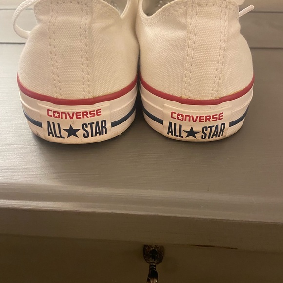 Men’s white Converse low-top, size 10 - Picture 4 of 5